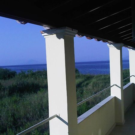 Virginia'S Beachfront Apartments Kávos Екстериор снимка