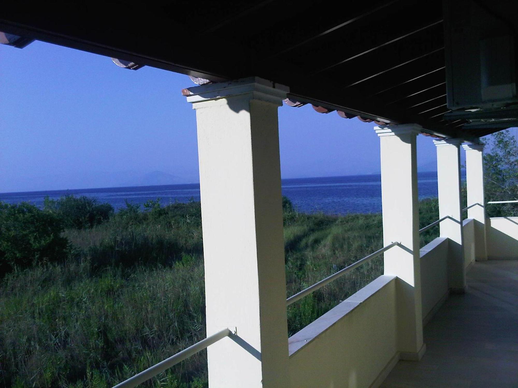 Virginia'S Beachfront Apartments Kávos Екстериор снимка