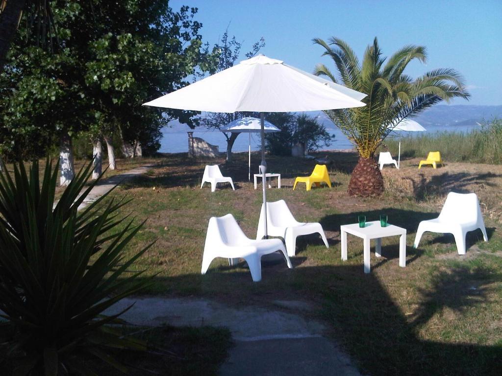 Virginia'S Beachfront Apartments Kávos Екстериор снимка