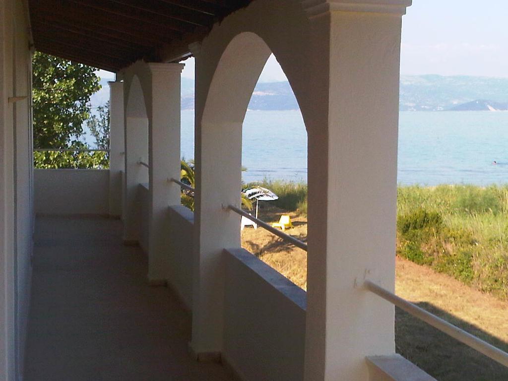 Virginia'S Beachfront Apartments Kávos Екстериор снимка