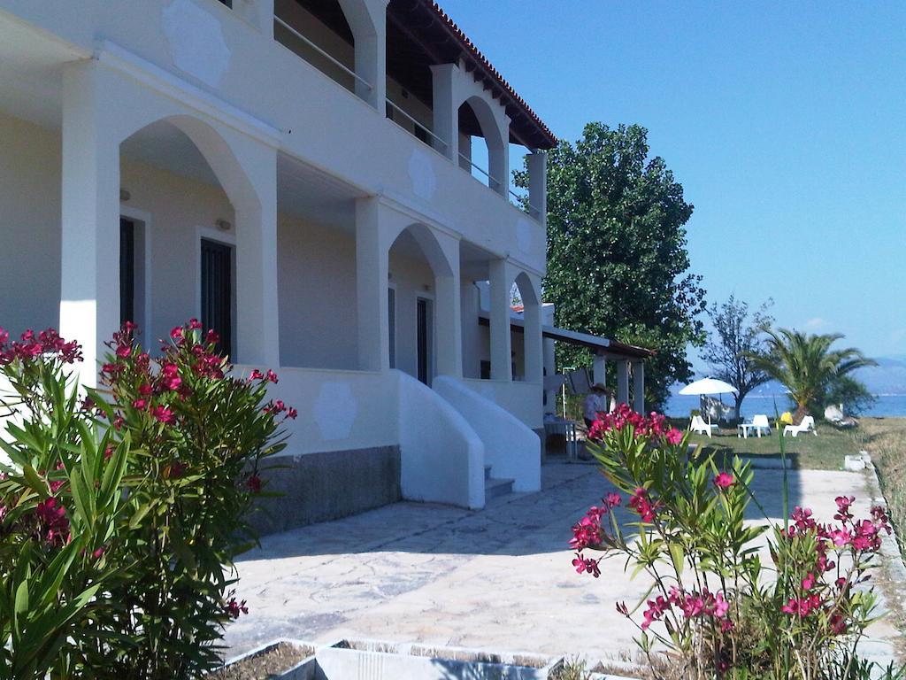 Virginia'S Beachfront Apartments Kávos Стая снимка