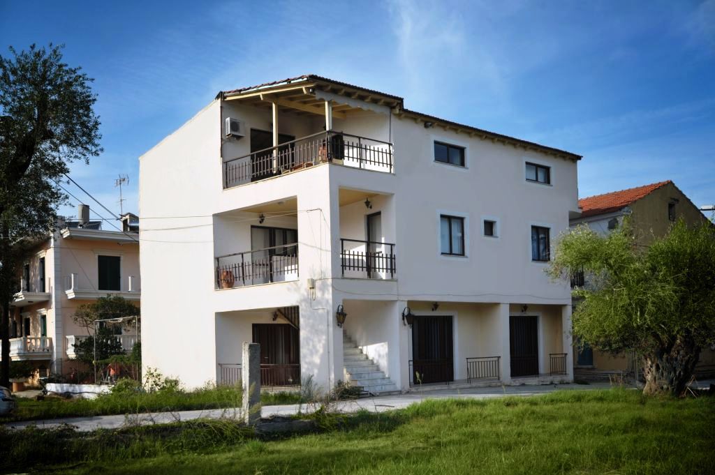 Virginia'S Beachfront Apartments Kávos Екстериор снимка